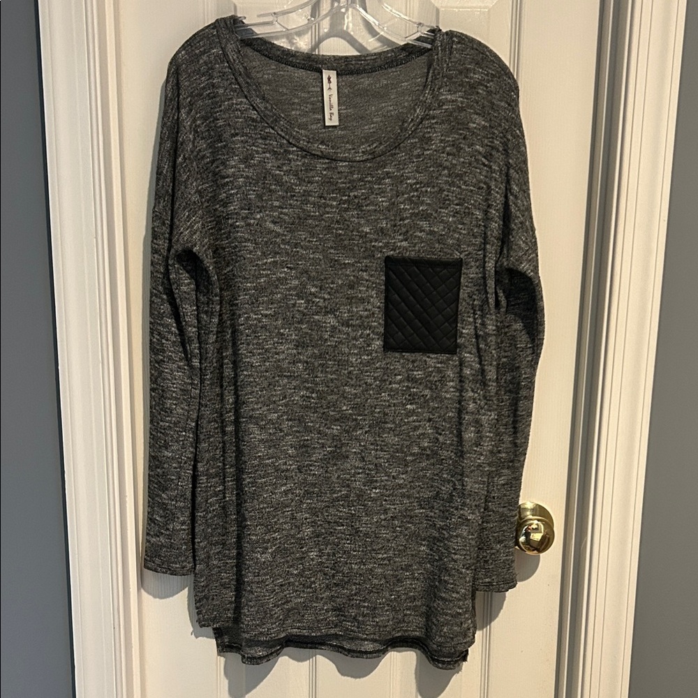 ⚜️ Vanilla Bay Charcoal Long Sleeve with Quilted Black Pocket